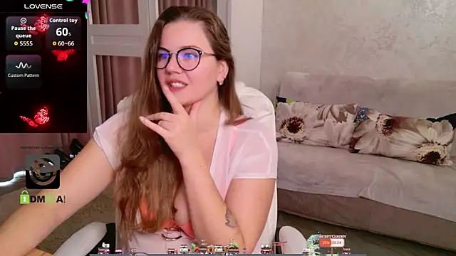 KellyKleine online show from 11/04/25, 09:41