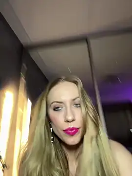 Snapshot of RockQueen_A chatting on 01/31/25, 01:34 RockQueen A online show from 01/31/25, 01:34