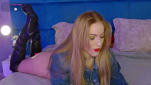 Snapshot of RockQueen_A chatting on 03/20/25, 05:36 RockQueen A online show from 03/20/25, 05:36