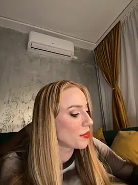 Snapshot of RockQueen_A chatting on 10/21/25, 03:24 RockQueen A online show from 10/21/25, 03:24