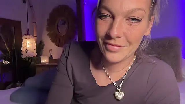 cyberchickie maria online show from 02/27/25, 09:14