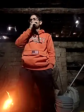 Snapshot of SunnyleoneBG chatting on 12/20/24, 03:25 SunnyleoneBG online show from 12/20/24, 03:25