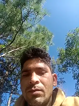 Snapshot of SunnyleoneBG chatting on 10/19/25, 03:40 SunnyleoneBG online show from 10/19/25, 03:40