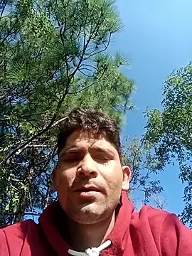 Snapshot of SunnyleoneBG chatting on 10/27/25, 04:05 SunnyleoneBG online show from 10/27/25, 04:05