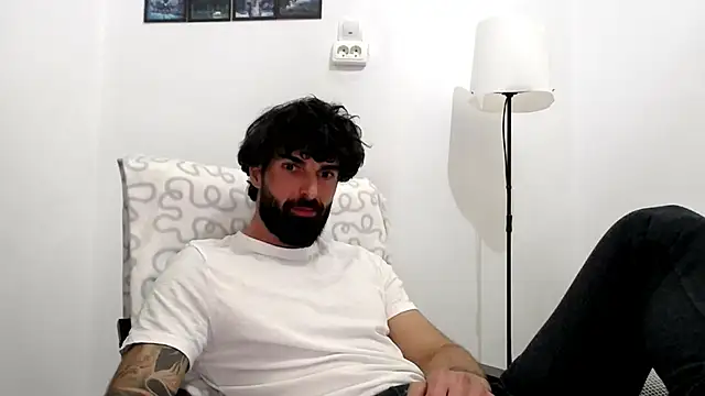 Snapshot of Verycutex chatting on 04/28/26, 05:18 Verycutex online show from 04/28/26, 05:18