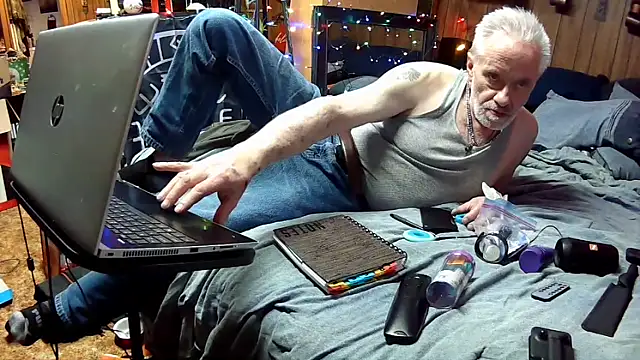 Makowboy online show from 12/21/25, 11:23