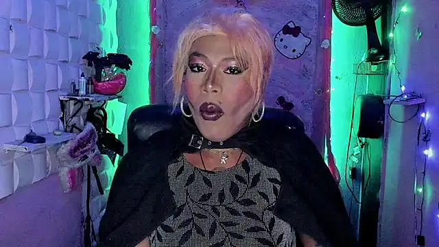 Snapshot of tsviolett chatting on 12/13/24, 05:00 tsviolett online show from 12/13/24, 05:00