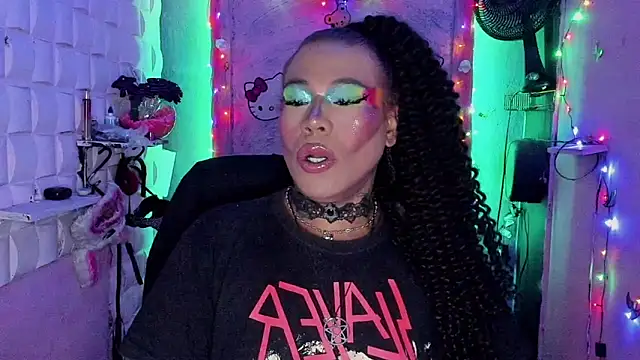 Snapshot of tsviolett chatting on 12/18/24, 05:00 tsviolett online show from 12/18/24, 05:00