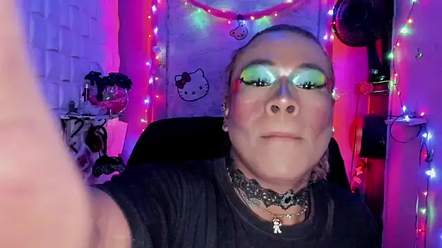 Snapshot of tsviolett chatting on 12/18/24, 08:03 tsviolett online show from 12/18/24, 08:03