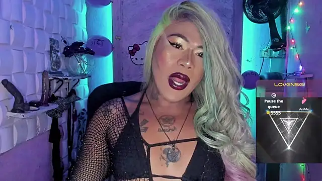 Snapshot of tsviolett chatting on 02/19/25, 06:10 tsviolett online show from 02/19/25, 06:10