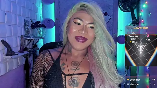 Snapshot of tsviolett chatting on 02/19/25, 09:14 tsviolett online show from 02/19/25, 09:14