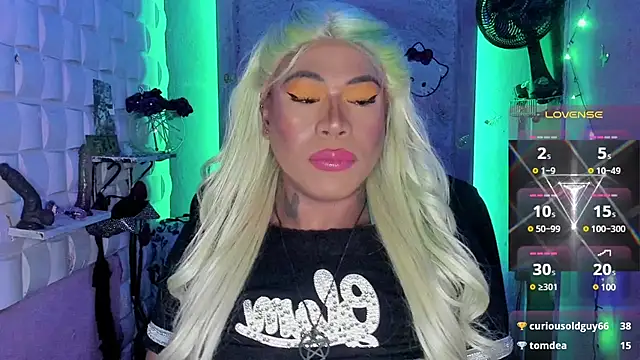 Snapshot of tsviolett chatting on 02/21/25, 09:32 tsviolett online show from 02/21/25, 09:32