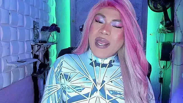 Snapshot of tsviolett chatting on 03/19/25, 08:32 tsviolett online show from 03/19/25, 08:32