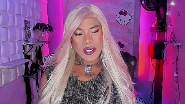 Snapshot of tsviolett chatting on 03/21/25, 06:18 tsviolett online show from 03/21/25, 06:18