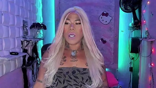 Snapshot of tsviolett chatting on 03/21/25, 09:23 tsviolett online show from 03/21/25, 09:23