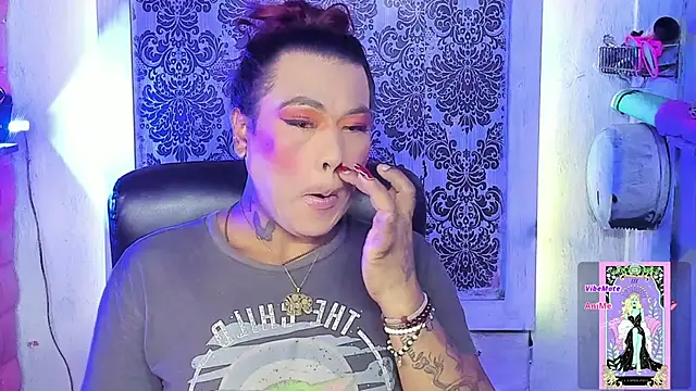 Snapshot of tsviolett chatting on 10/17/25, 06:32 tsviolett online show from 10/17/25, 06:32