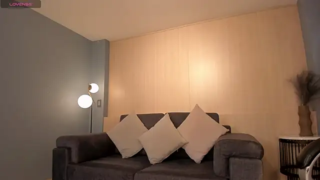 Snapshot of MiaRoberts1 chatting on 11/13/25, 06:07 MiaRoberts1 online show from 11/13/25, 06:07