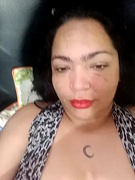 Snapshot of NIKOLE1301 chatting on 01/21/25, 01:43 NIKOLE1301 online show from 01/21/25, 01:43