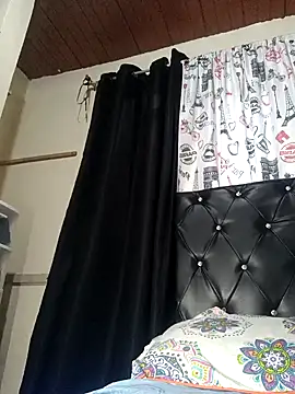 Snapshot of NIKOLE1301 chatting on 02/08/25, 10:51 NIKOLE1301 online show from 02/08/25, 10:51