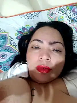 Snapshot of NIKOLE1301 chatting on 02/17/25, 10:36 NIKOLE1301 online show from 02/17/25, 10:36