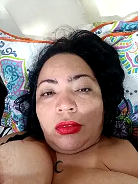 Snapshot of NIKOLE1301 chatting on 02/19/25, 02:01 NIKOLE1301 online show from 02/19/25, 02:01