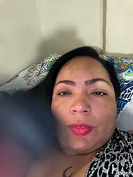 Snapshot of NIKOLE1301 chatting on 10/25/25, 05:40 NIKOLE1301 online show from 10/25/25, 05:40