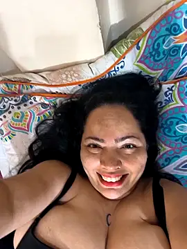 Snapshot of NIKOLE1301 chatting on 11/04/25, 02:38 NIKOLE1301 online show from 11/04/25, 02:38