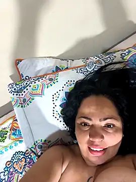 Snapshot of NIKOLE1301 chatting on 11/21/25, 02:10 NIKOLE1301 online show from 11/21/25, 02:10