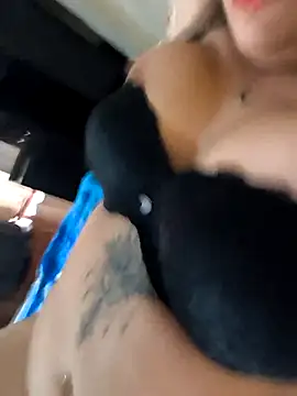 Snapshot of NIKOLE1301 chatting on 11/28/25, 09:06 NIKOLE1301 online show from 11/28/25, 09:06