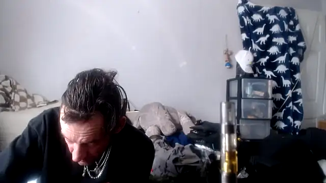 Snapshot of lickthecat chatting on 10/10/25, 09:47 lickthecat online show from 10/10/25, 09:47