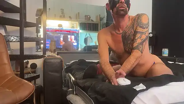 Snapshot of Sportparis4 chatting on 10/27/25, 05:00 Sportparis4 online show from 10/27/25, 05:00