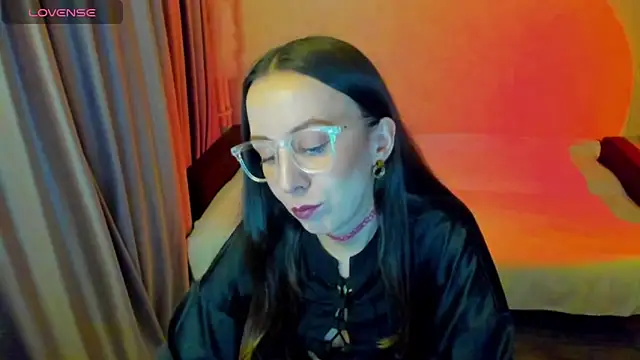 Snapshot of CurlySteph chatting on 04/04/26, 04:26 CurlySteph online show from 04/04/26, 04:26