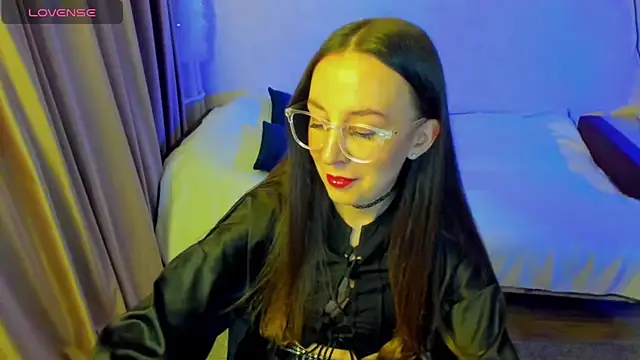 CurlySteph online show from 05/05/26, 05:21