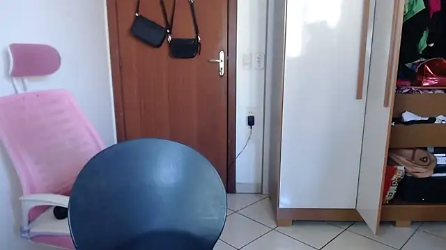 bustycarly online show from 11/22/25, 12:37