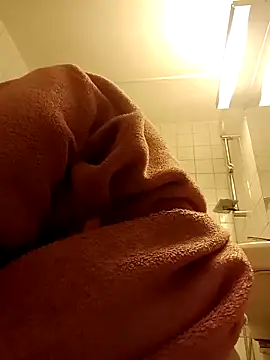 Hottie-Mom online show from 12/18/25, 09:26