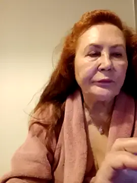 Snapshot of Hottie-Mom chatting on 04/20/26, 08:10 Hottie-Mom online show from 04/20/26, 08:10
