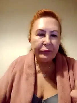 Snapshot of Hottie-Mom chatting on 04/30/26, 07:53 Hottie-Mom online show from 04/30/26, 07:53
