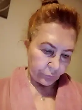Snapshot of Hottie-Mom chatting on 05/24/26, 08:36 Hottie-Mom online show from 05/24/26, 08:36