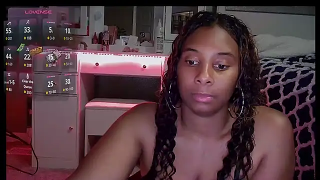 Snapshot of sassyslayz chatting on 11/25/25, 04:23 sassyslayz online show from 11/25/25, 04:23