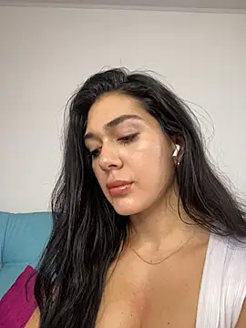 Snapshot of LaanaCooper chatting on 03/04/25, 01:38 LaanaCooper online show from 03/04/25, 01:38