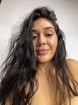 Snapshot of LaanaCooper chatting on 03/05/25, 01:06 LaanaCooper online show from 03/05/25, 01:06