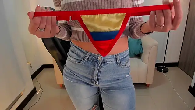 Snapshot of SaraParker_ chatting on 11/06/25, 11:04 SaraParker online show from 11/06/25, 11:04