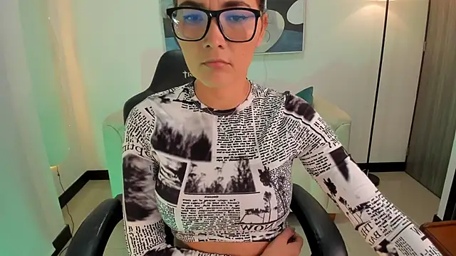 Snapshot of SaraParker_ chatting on 11/30/25, 01:20 SaraParker online show from 11/30/25, 01:20