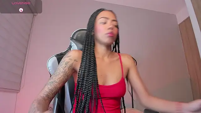 Snapshot of ashley_23_ chatting on 03/27/26, 03:56 ashley 23 online show from 03/27/26, 03:56