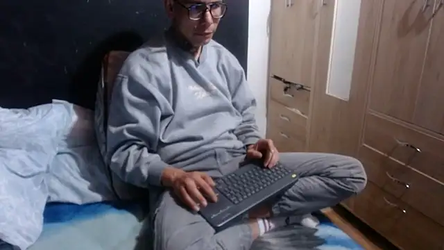 Snapshot of dannnyhot24 chatting on 01/11/25, 11:35 dannnyhot24 online show from 01/11/25, 11:35