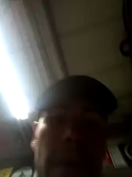 Snapshot of dannnyhot24 chatting on 03/17/25, 10:06 dannnyhot24 online show from 03/17/25, 10:06