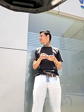 Snapshot of dannnyhot24 chatting on 09/13/25, 04:51 dannnyhot24 online show from 09/13/25, 04:51