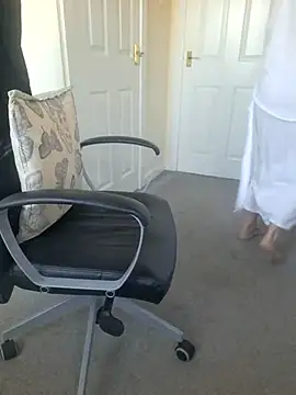 Snapshot of Emily_English57 chatting on 12/02/25, 09:36 Emily English57 online show from 12/02/25, 09:36