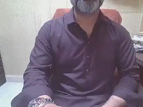 Snapshot of hairymaster95 chatting on 05/06/26, 04:41 hairymaster95 online show from 05/06/26, 04:41