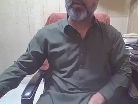 Snapshot of hairymaster95 chatting on 05/15/26, 04:30 hairymaster95 online show from 05/15/26, 04:30